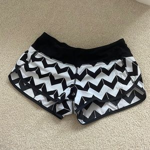 Lulu Lemon black / white shorts